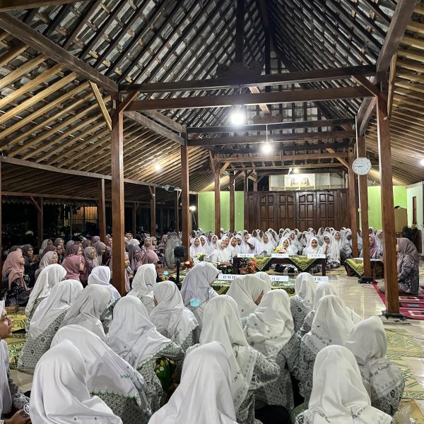 Apresiasi Santri Berprestasi Warnai Penerimaan Rapor Gasal MDNU-Pi