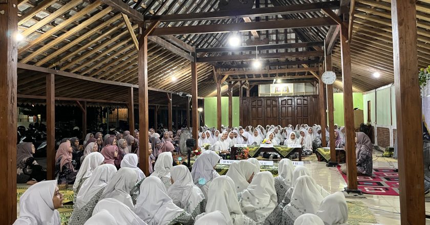 Apresiasi Santri Berprestasi Warnai Penerimaan Rapor Gasal MDNU-Pi