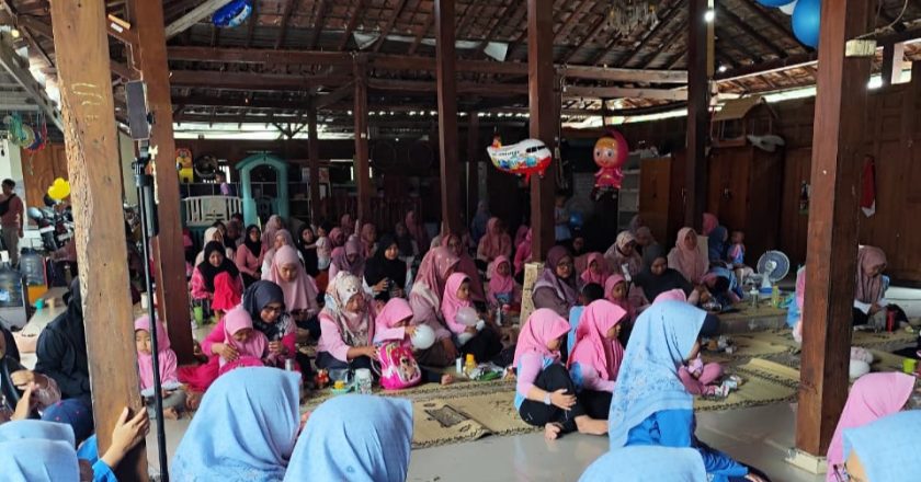 Keceriaan Harlah PAUD Terpadu Salsabila Darussalam: Dari Jalan Sehat hingga Dongeng Badut Nusantara
