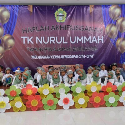 Melangkah Ceria, Menggapai Cita-Cita: Santri TK Nurul Ummah Resmi Diwisuda