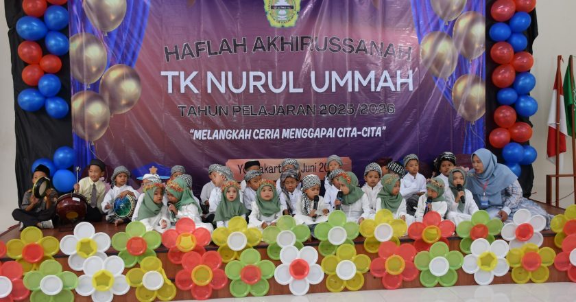 Melangkah Ceria, Menggapai Cita-Cita: Santri TK Nurul Ummah Resmi Diwisuda